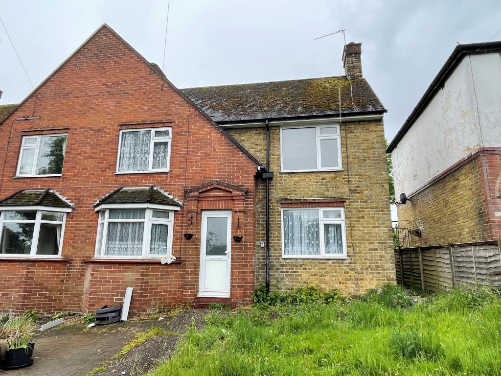 Lot: 55 - SEMI-DETACHED HOUSE FOR IMPROVEMENT -